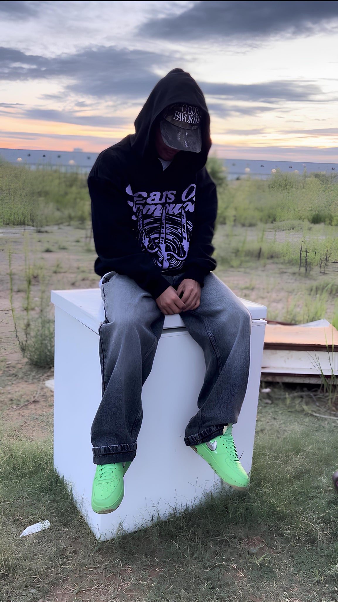 BLACK 4AM HOODIE